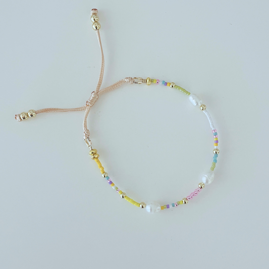 aesthetic pastel pearl and seed bead bracelet