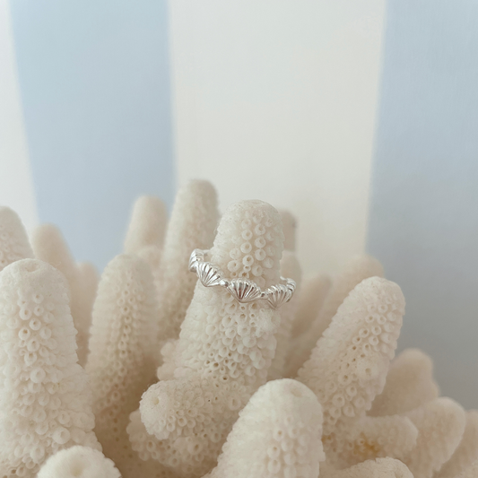 this sweet seashell ring is the perfect summer accessory
